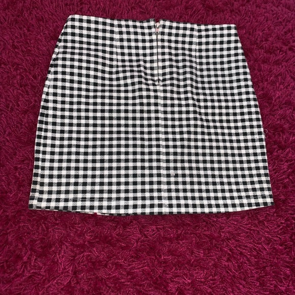 F21 checker skirt - Picture 2 of 3